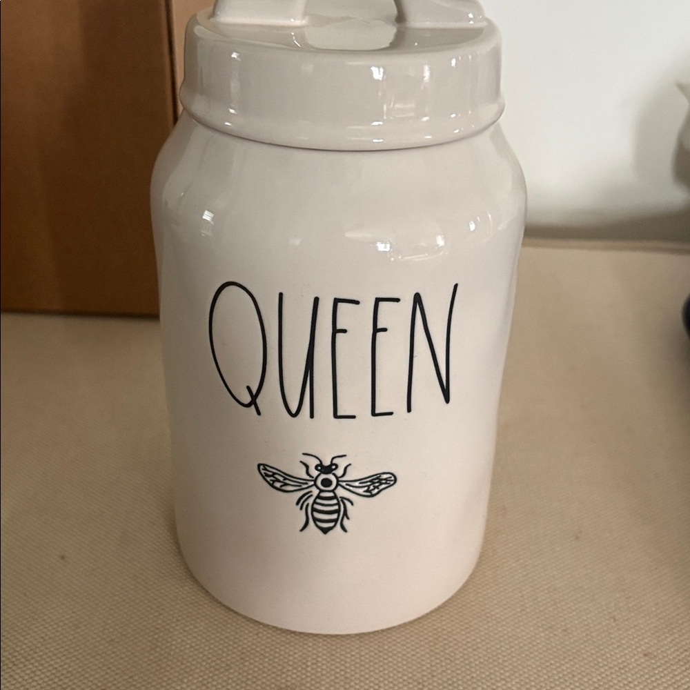 RD SALE! NWOT- Rae Dunn (Queen Bee) Artisan Collection Ceramic Jar